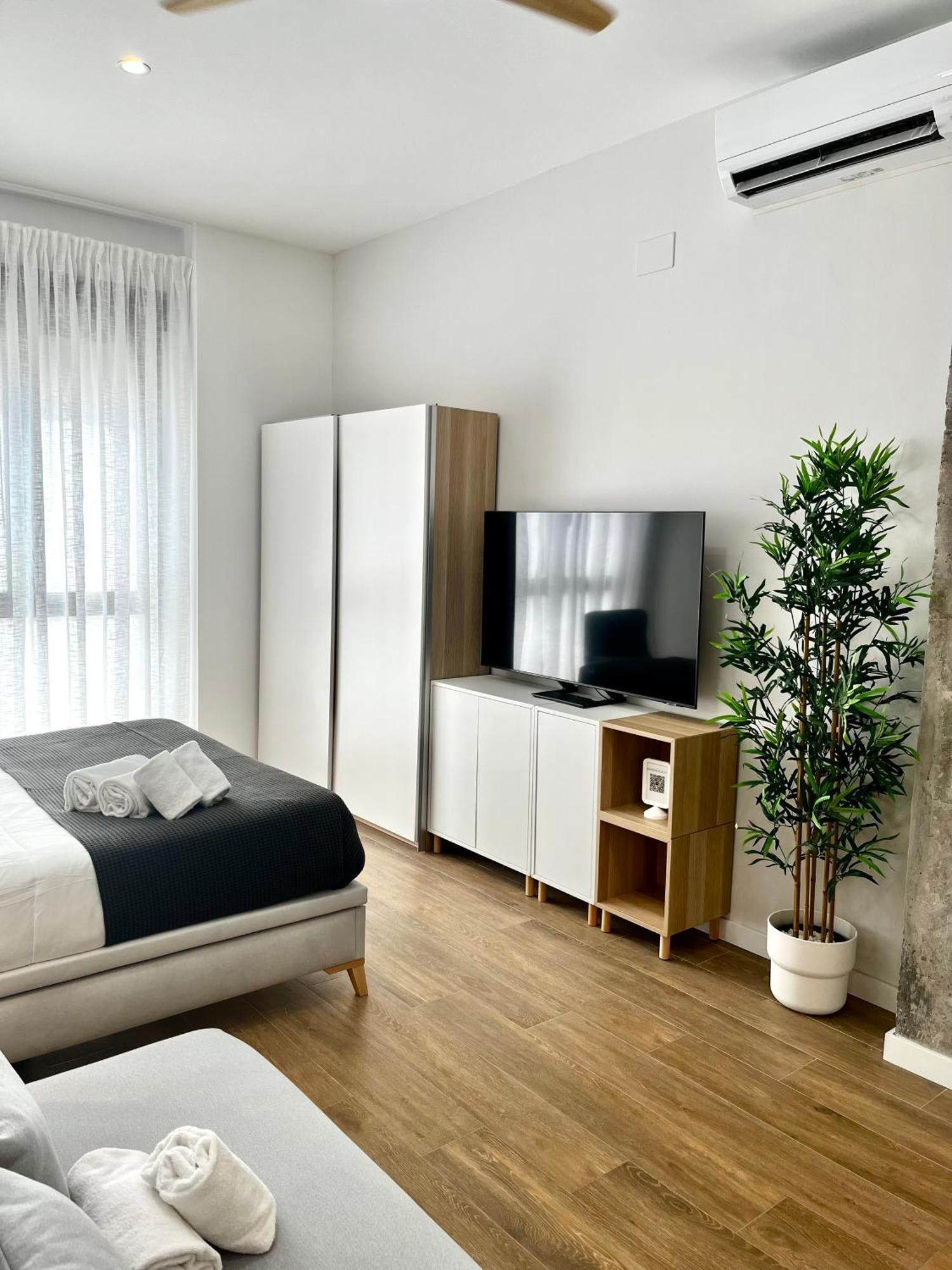 Travel Habitat Mediterranean Suites Valensiya Oda fotoğraf