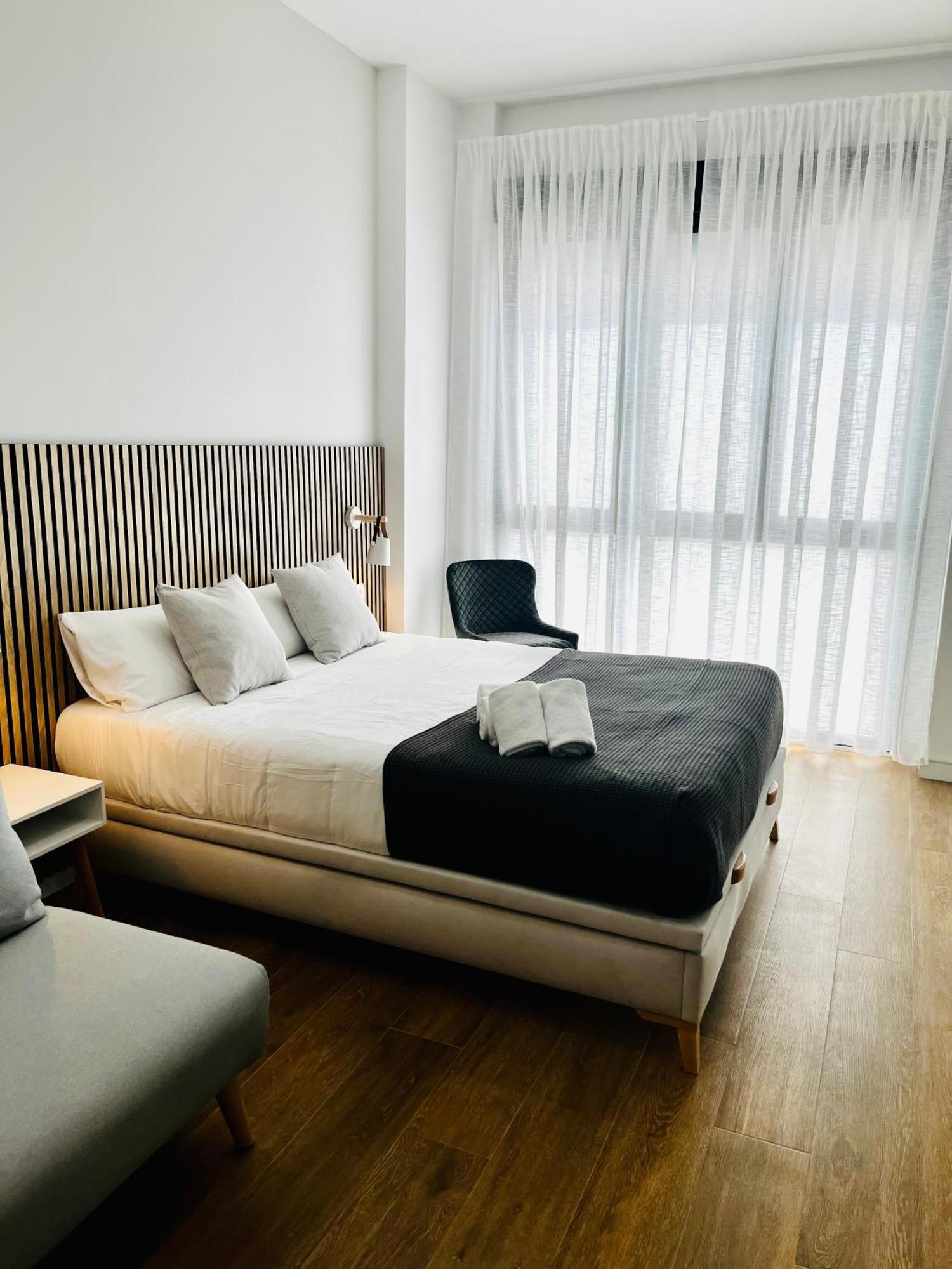 Travel Habitat Mediterranean Suites Valensiya Oda fotoğraf