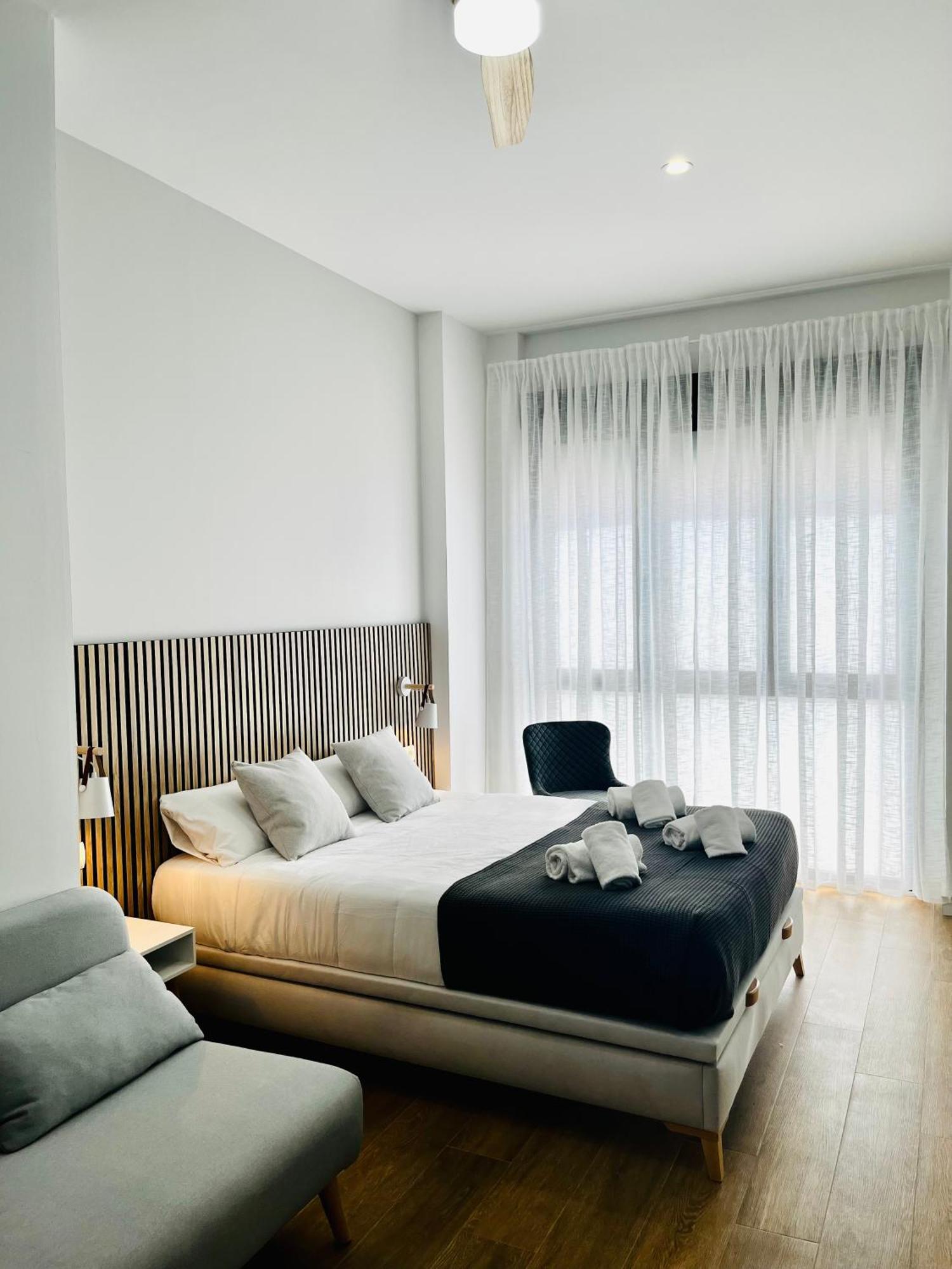 Travel Habitat Mediterranean Suites Valensiya Oda fotoğraf