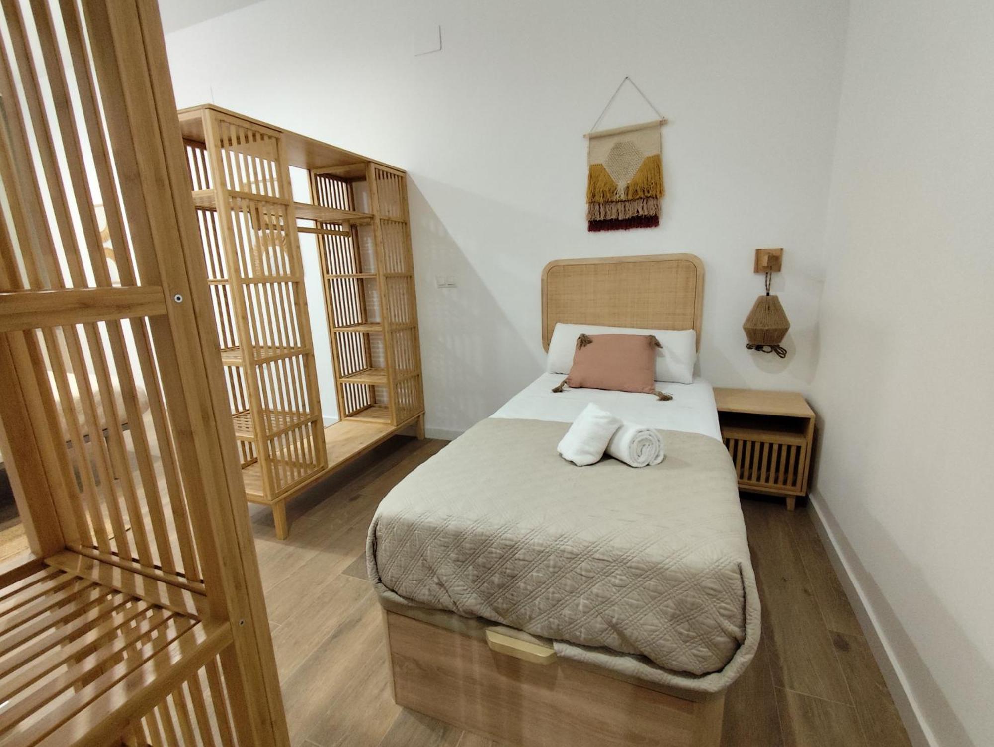 Travel Habitat Mediterranean Suites Valensiya Oda fotoğraf